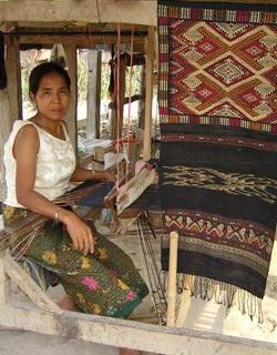 Phontong silk weaver