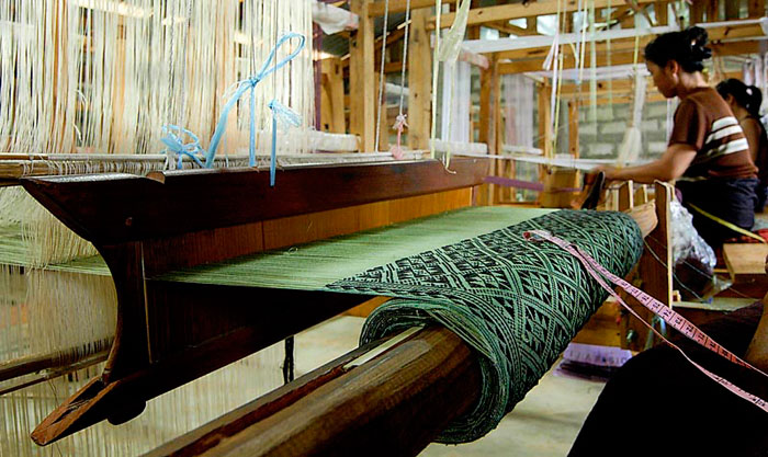 weaving silk on the traditional loom